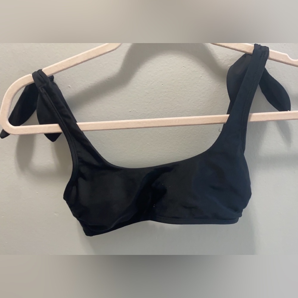 Black bikini top